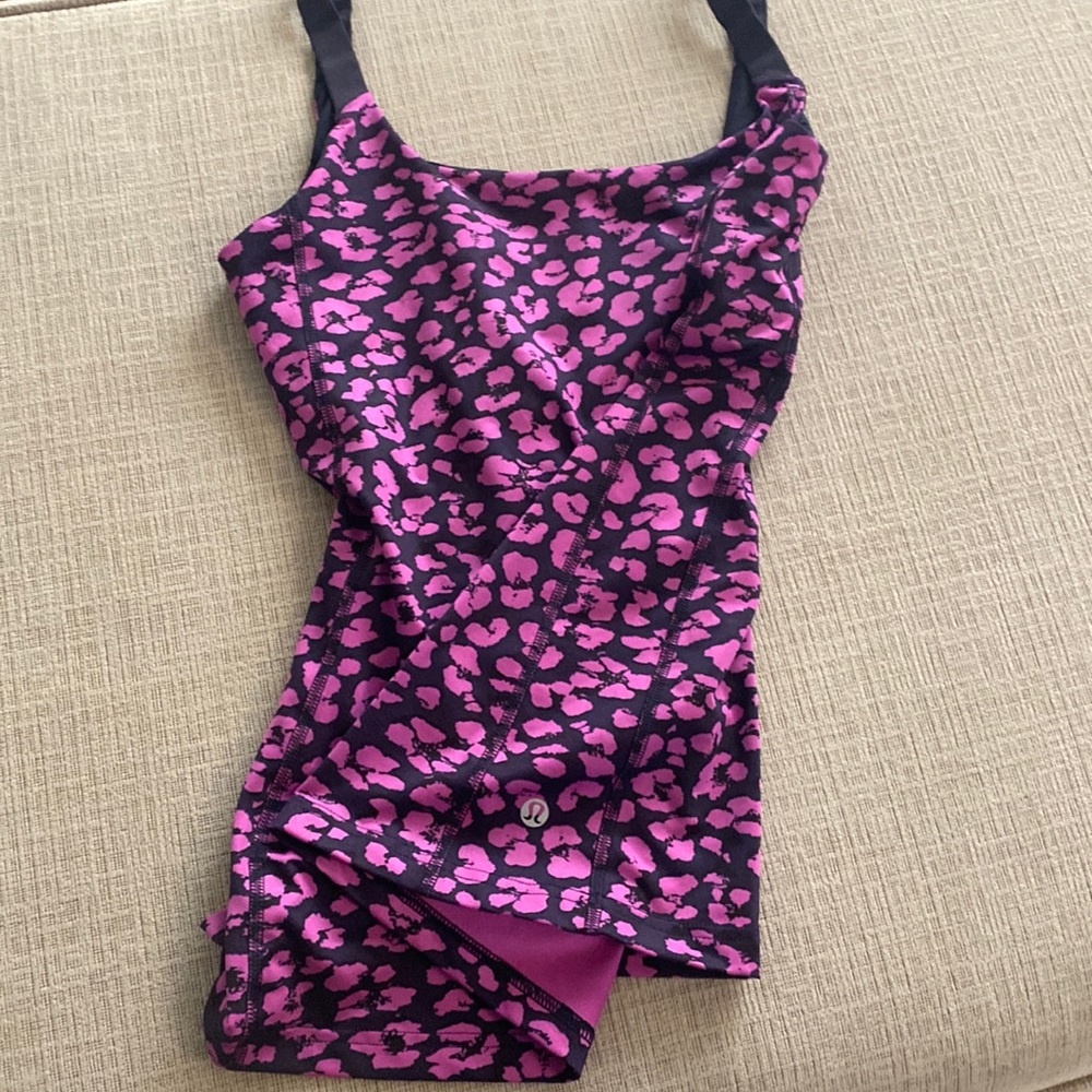 Lululemon tank size 6